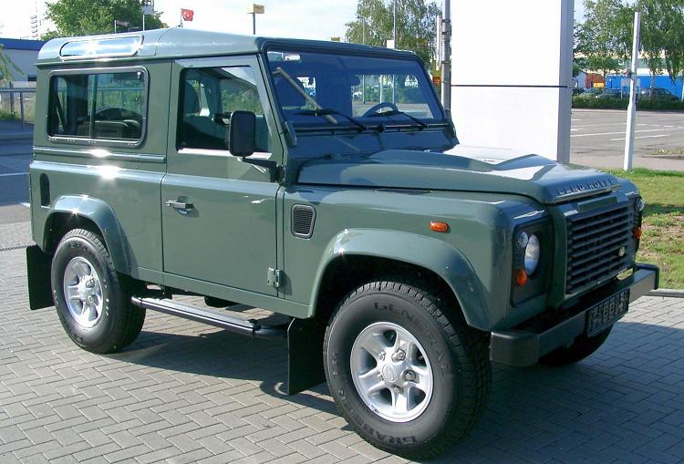 Land_Rover_Defender_front_20070518.jpg