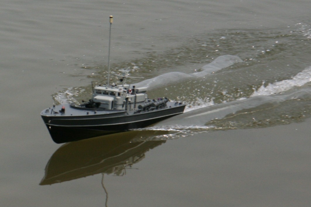 有师兄改过1/72静态鱼雷艇为r/c?