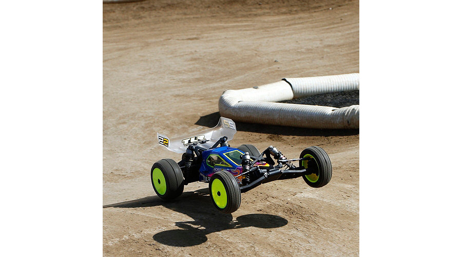 TLR03002 - 22 2.0 2wd Buggy Race Kit - Action 1.jpg