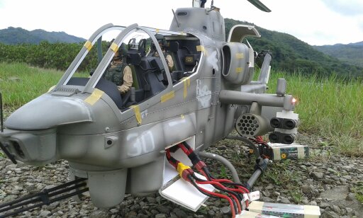 AH-1W-700-003.jpg