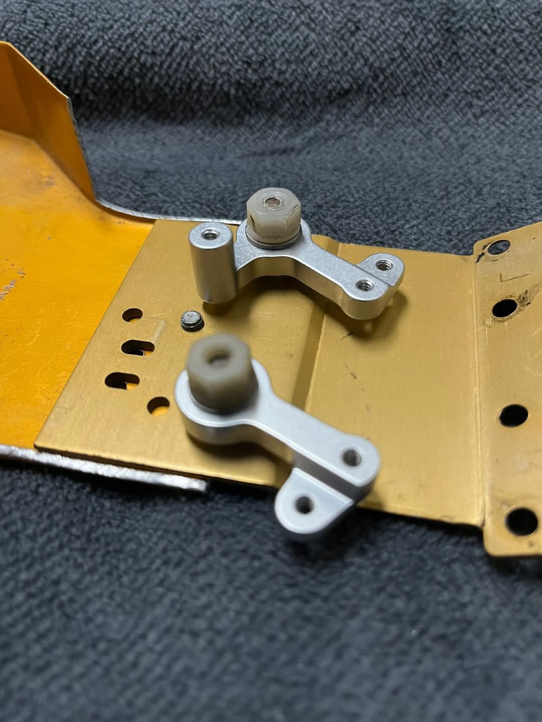 Aluminum Bearing Steering Arm Set for Team Associated RC10
