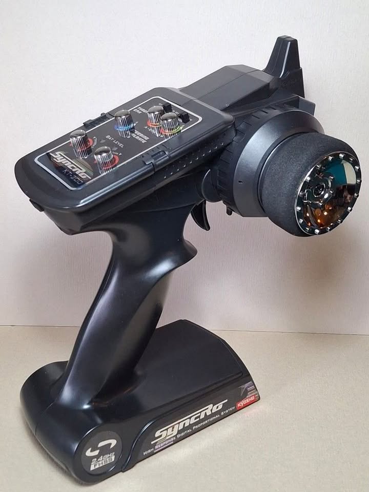 Kyosho Syncro 2.4GHz 2ch 遙控器 RC 發射 $70