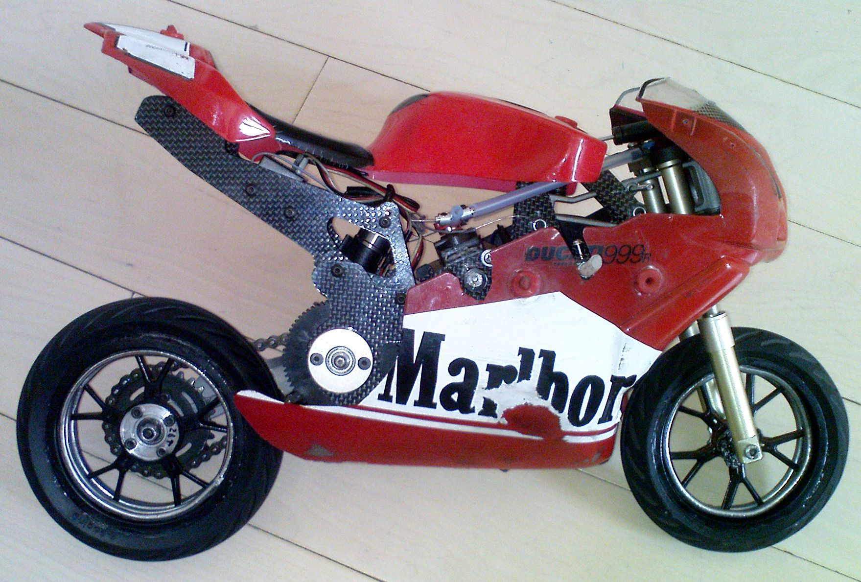 我的碳纖雷虎!!!